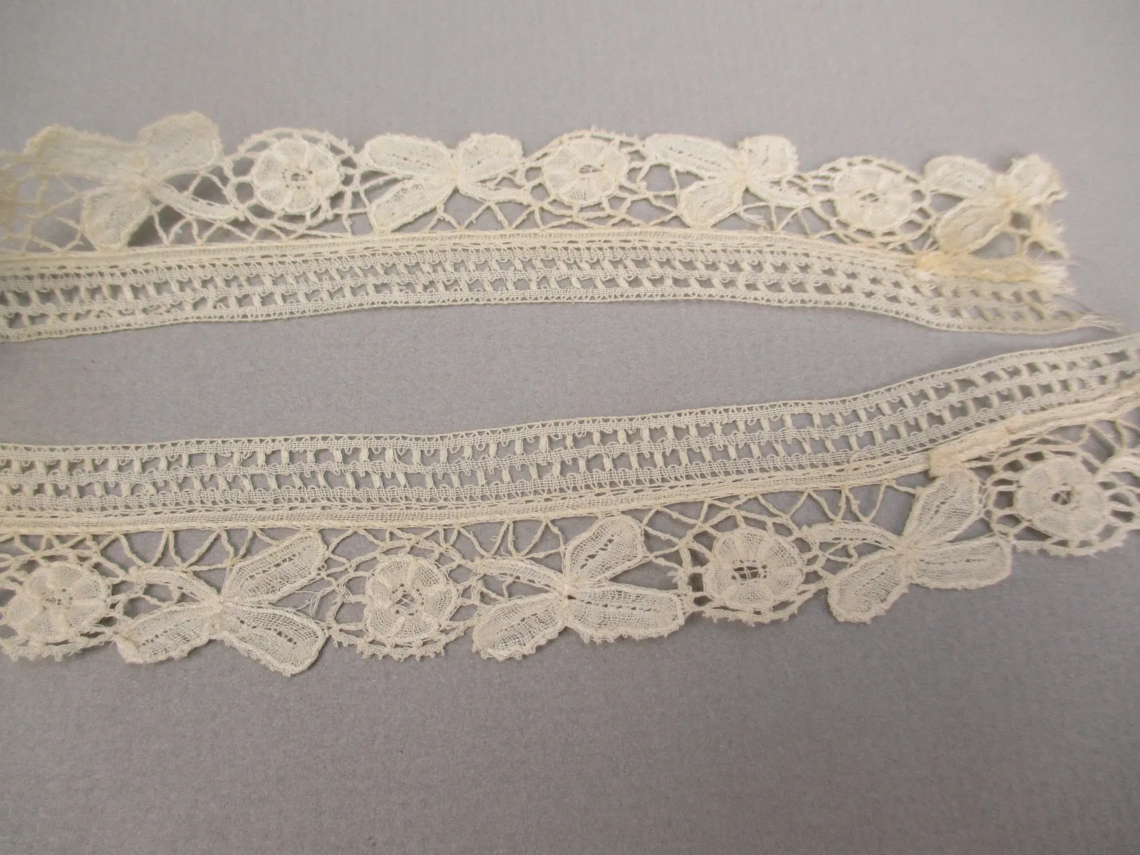 Antique 1900s Victorian handmade lace edge