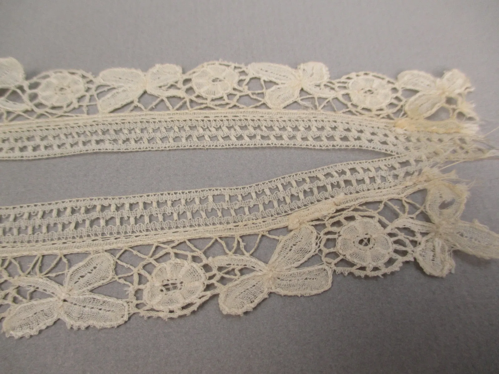Antique 1900s Victorian handmade lace edge