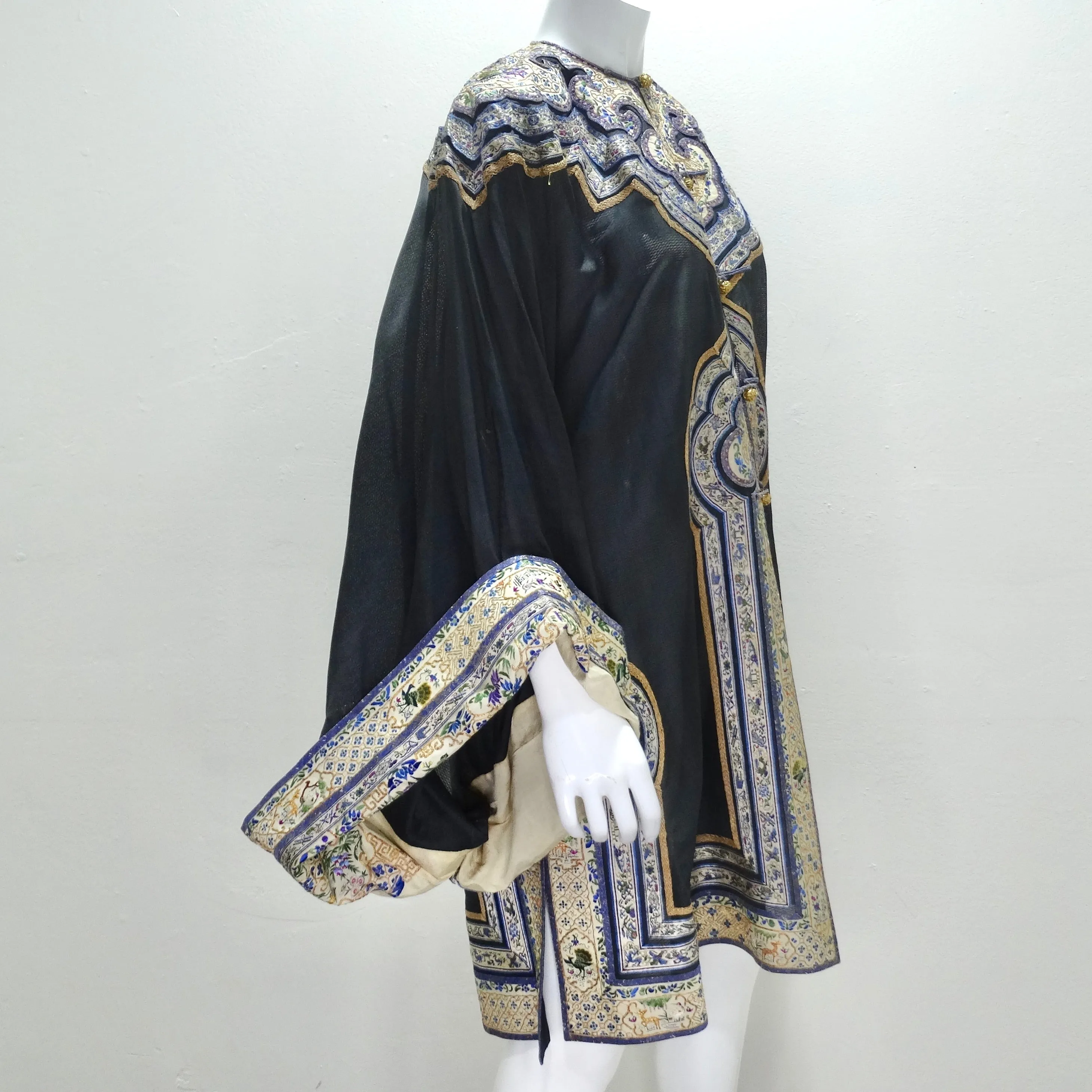 Antique 1930s Embroidered Chinese Gauze Robe