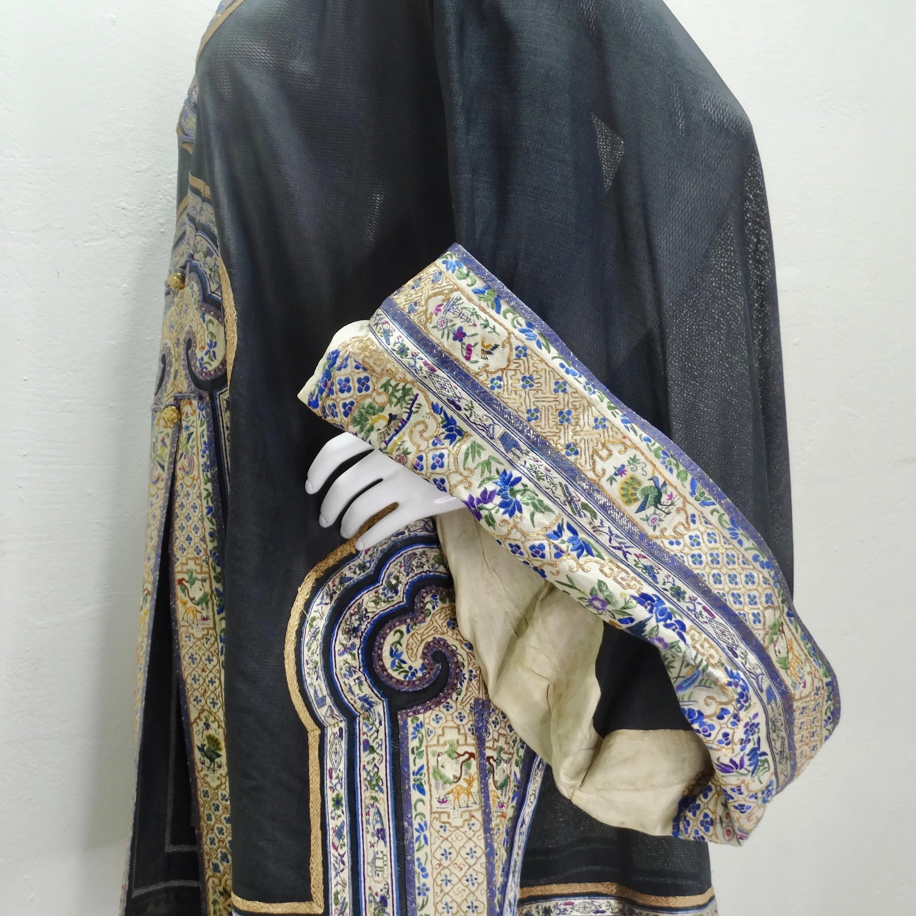 Antique 1930s Embroidered Chinese Gauze Robe