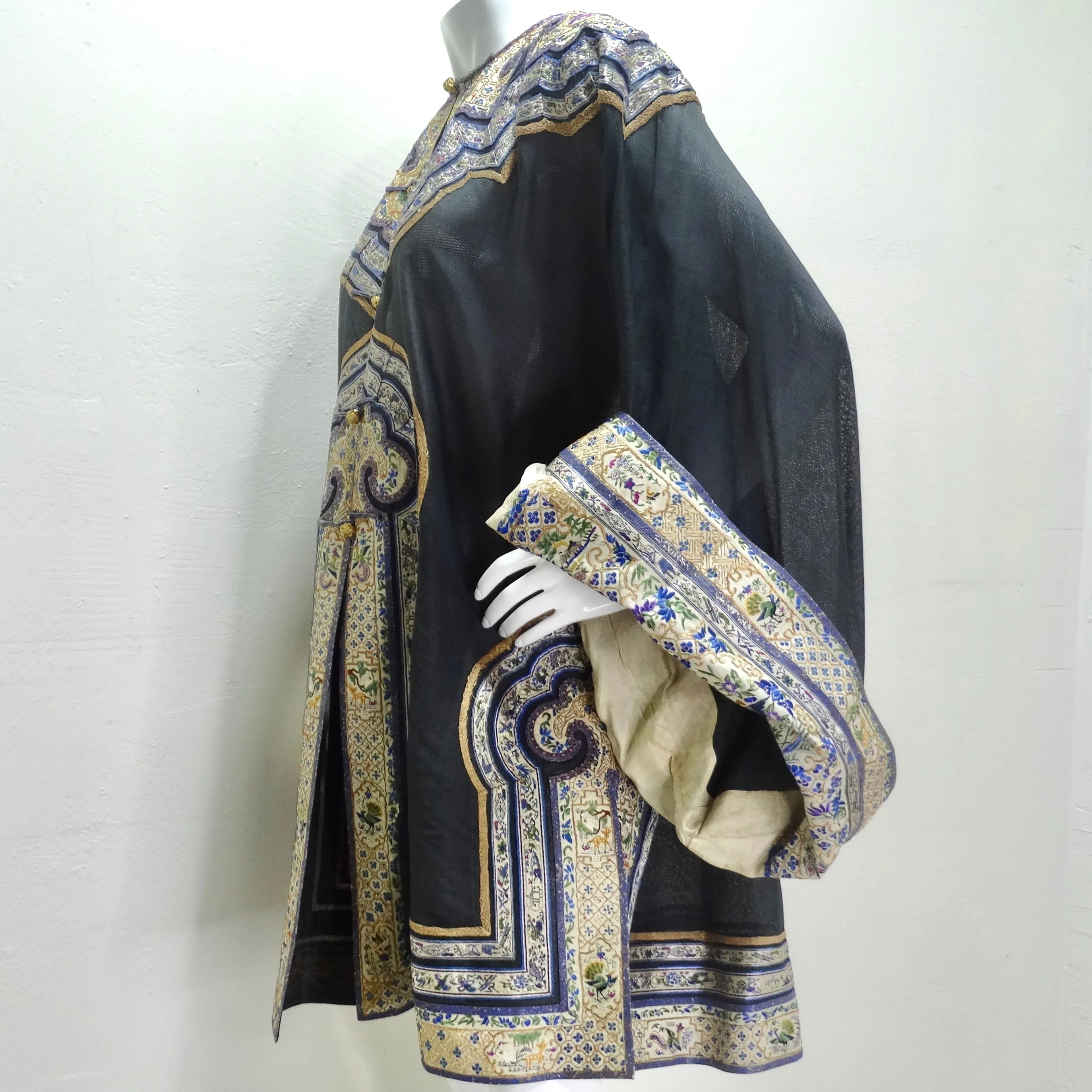 Antique 1930s Embroidered Chinese Gauze Robe