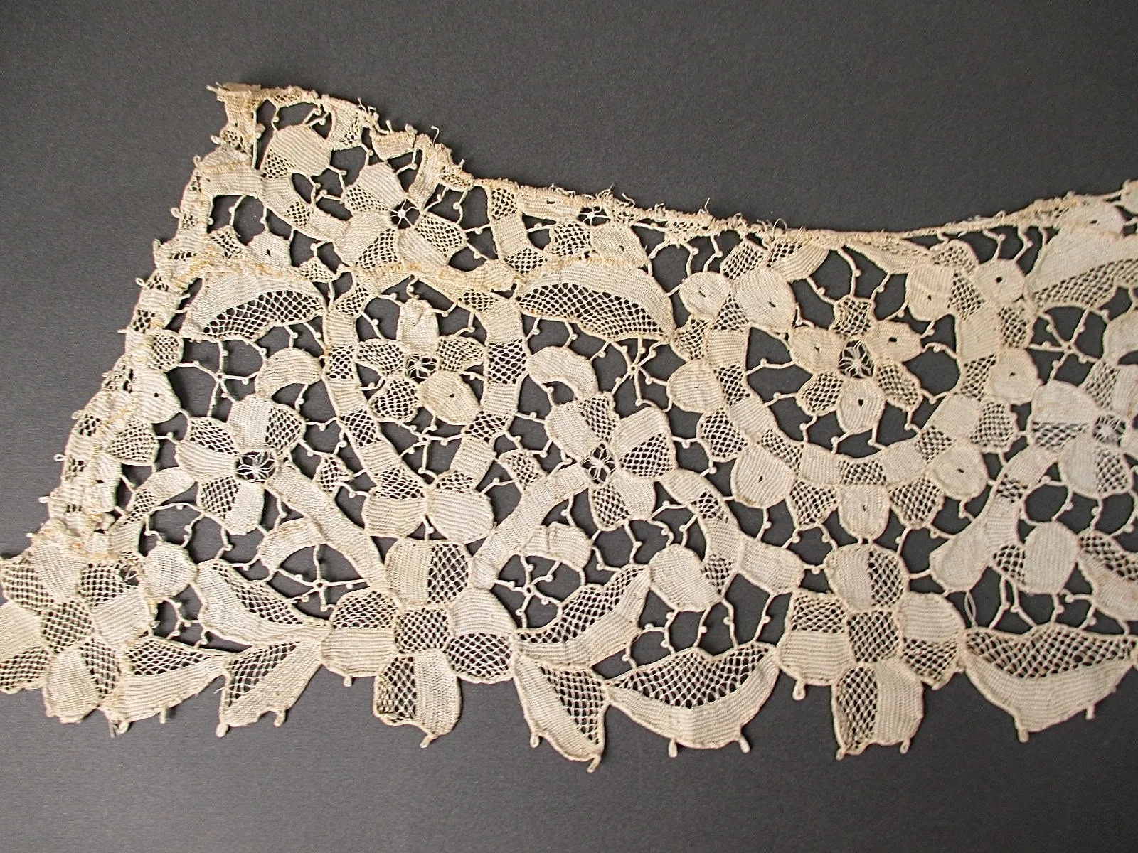 Antique lace collar Italian needlelace