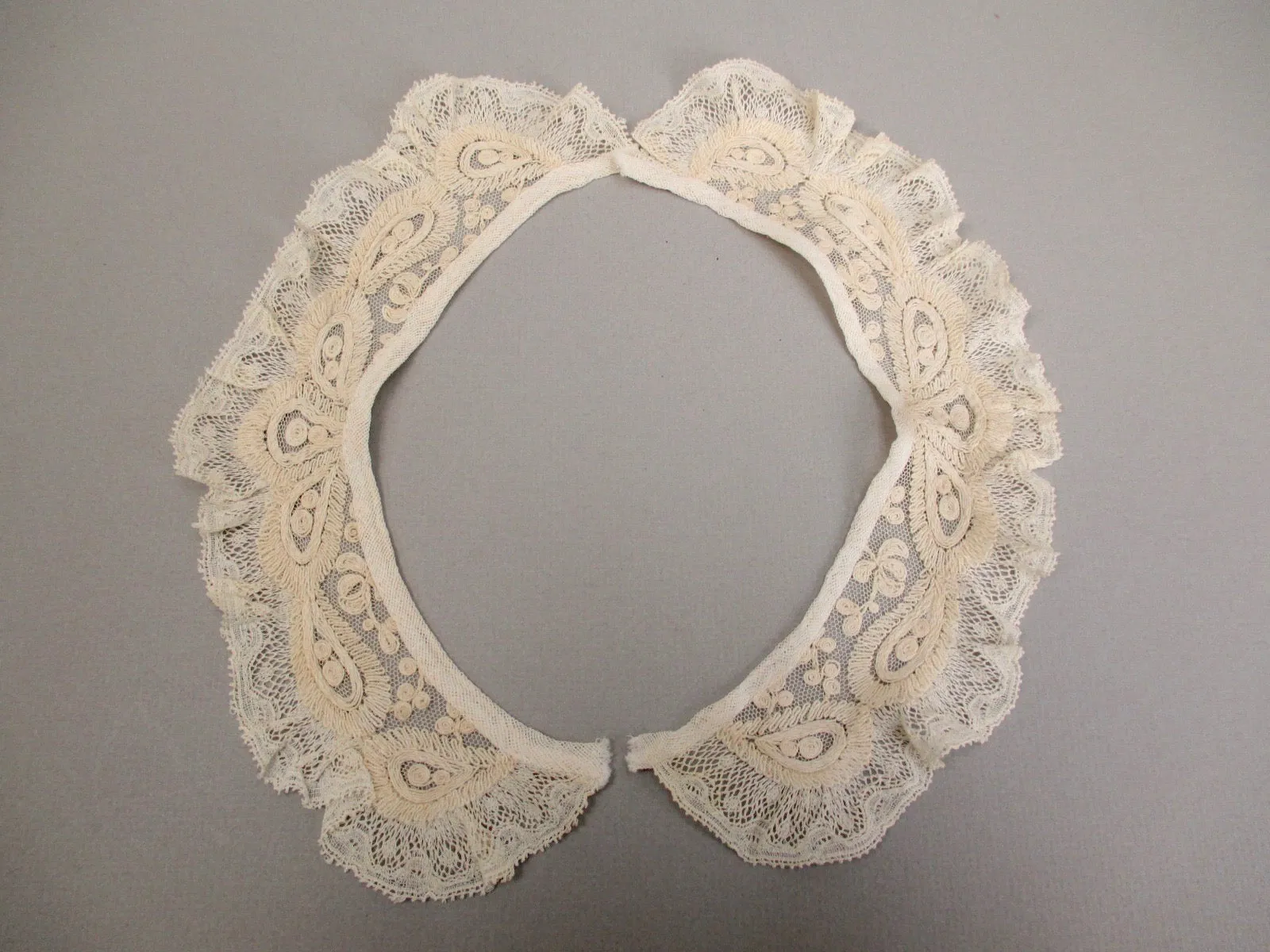 Antique lace collar w Tambour embroidery Victorian