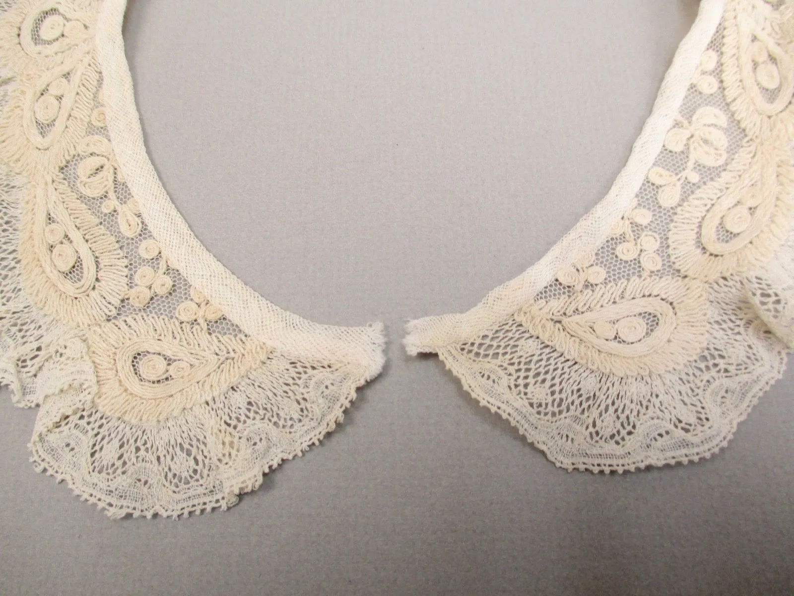 Antique lace collar w Tambour embroidery Victorian