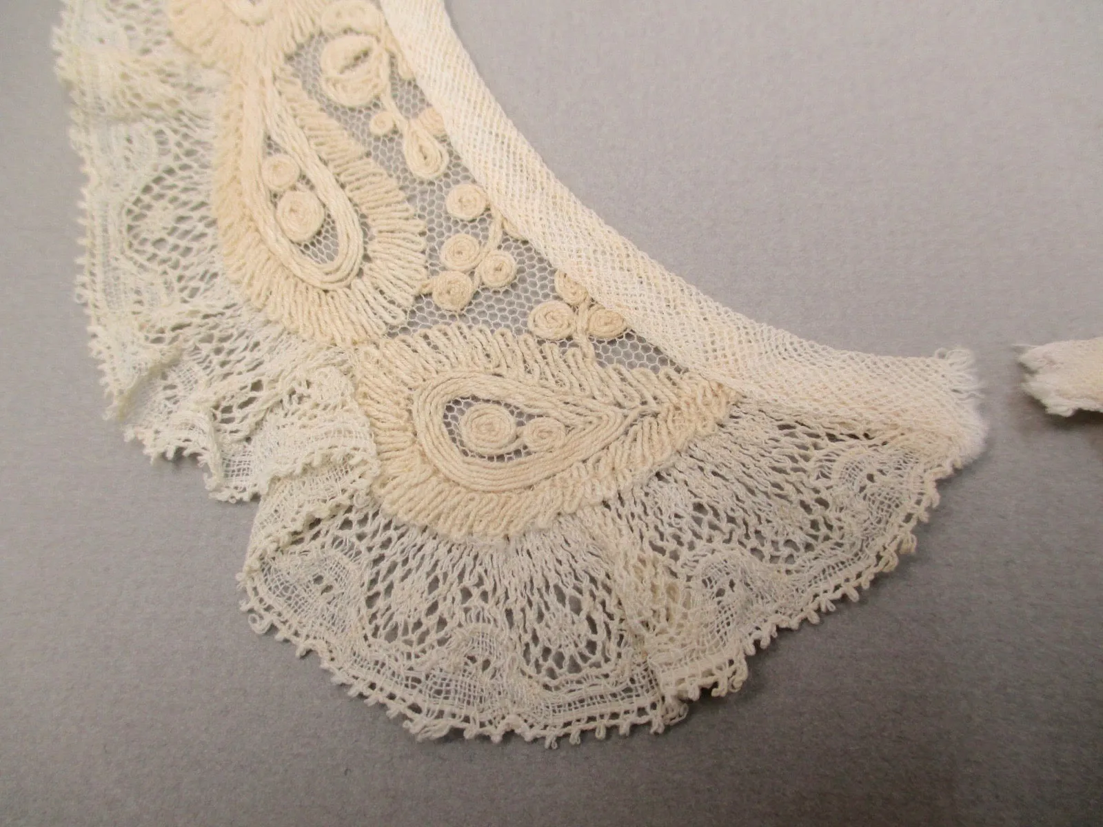 Antique lace collar w Tambour embroidery Victorian