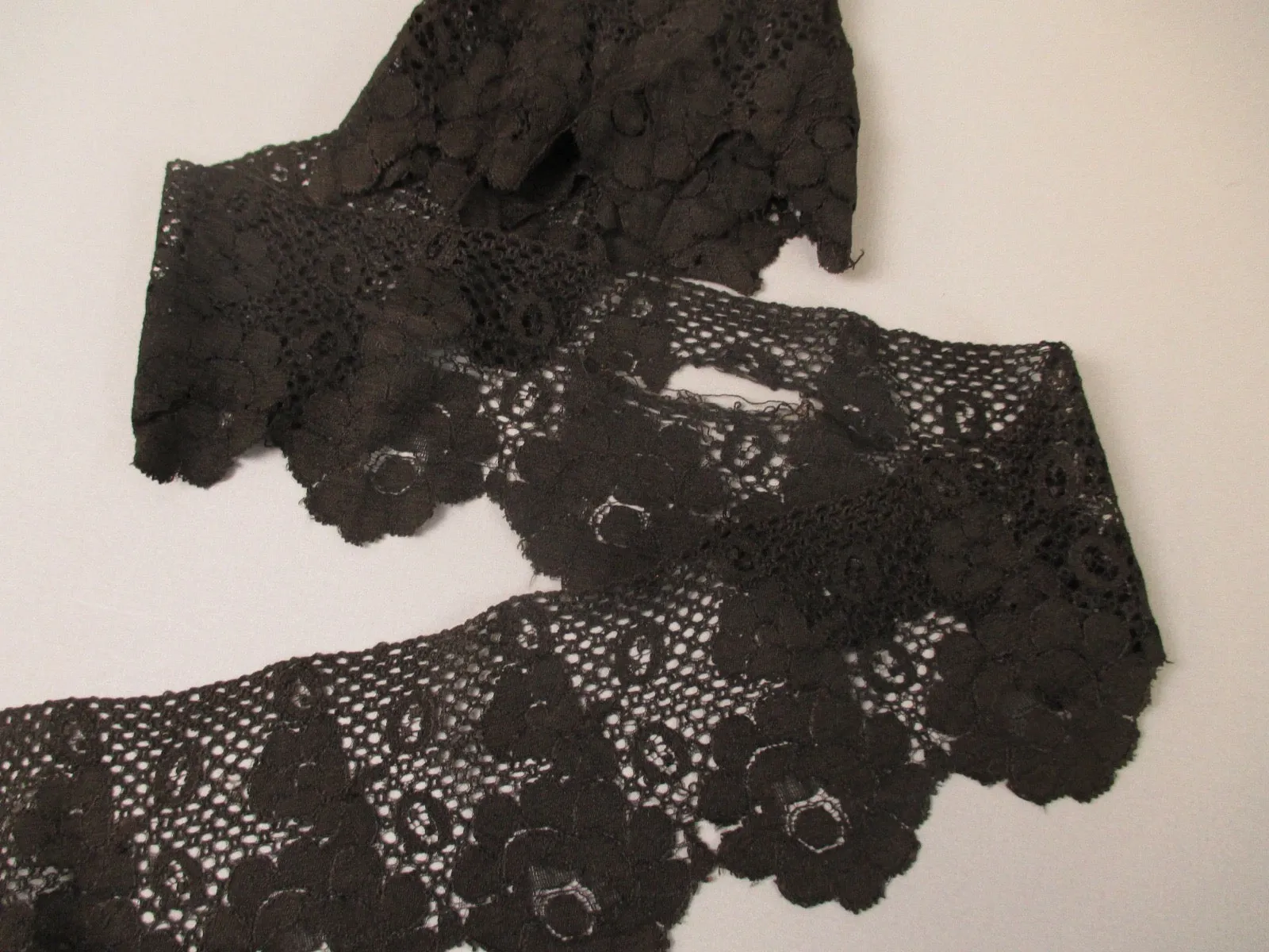 Antique lace silk Spanish edge lace trim Victorian era