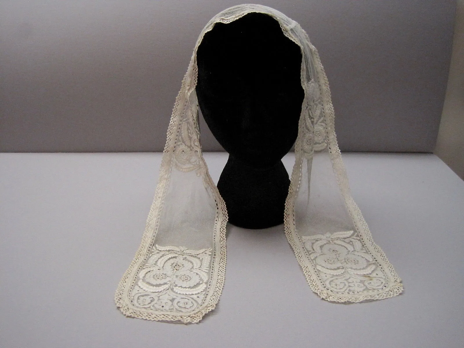 Antique Victorian 1860s Civil war era Ayrshire lace lappet cap