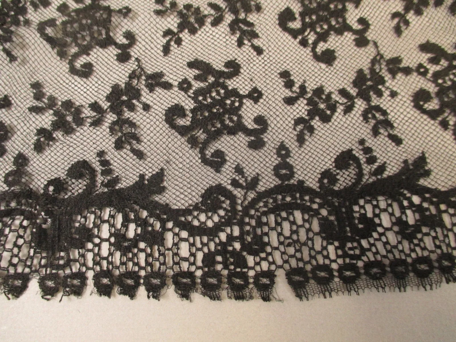 Antique Victorian chantilly lace remnant