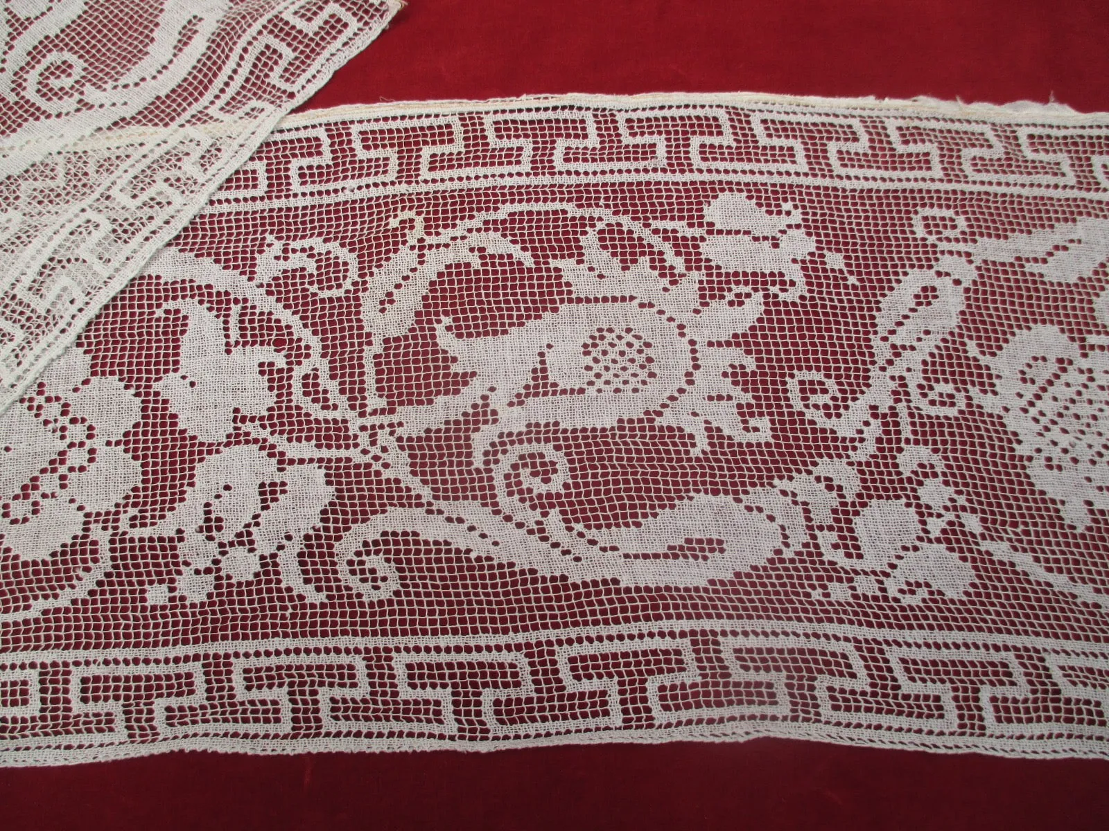 Antique Victorian Figural Lace runner