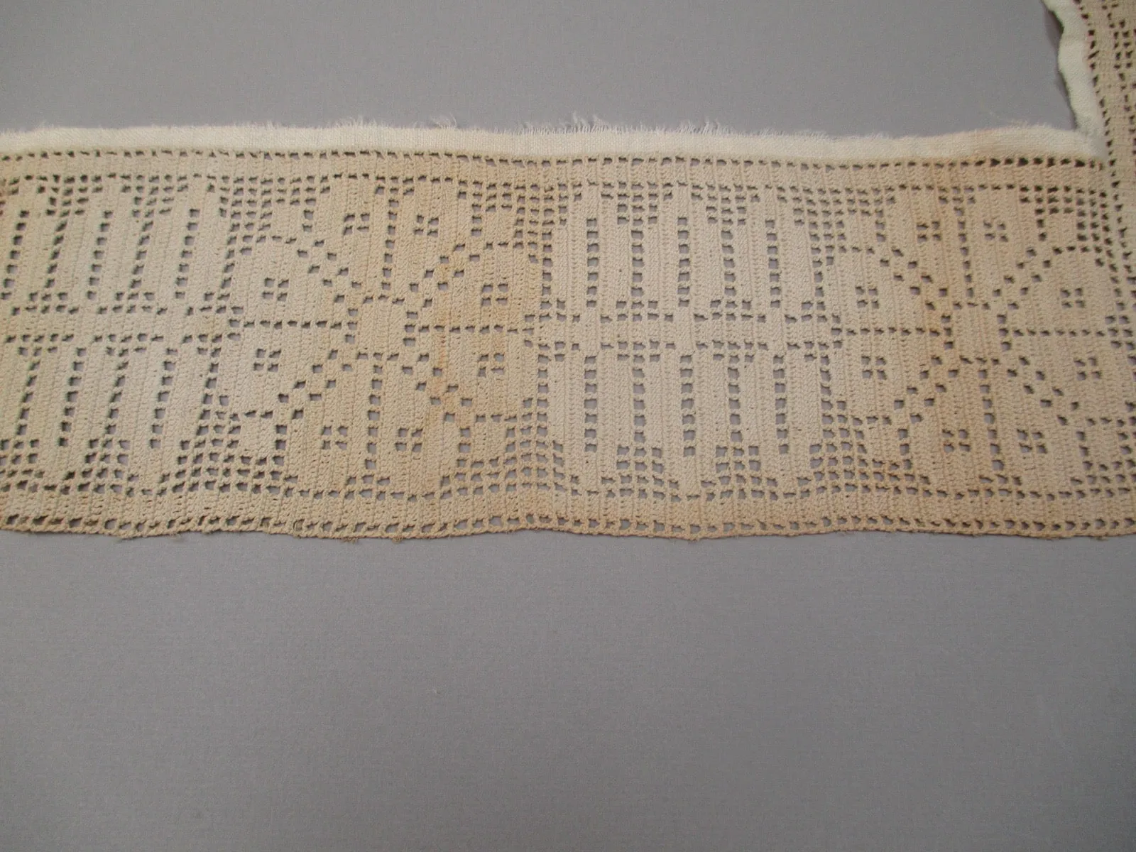 Antique Victorian Filet Lace Runner Edge