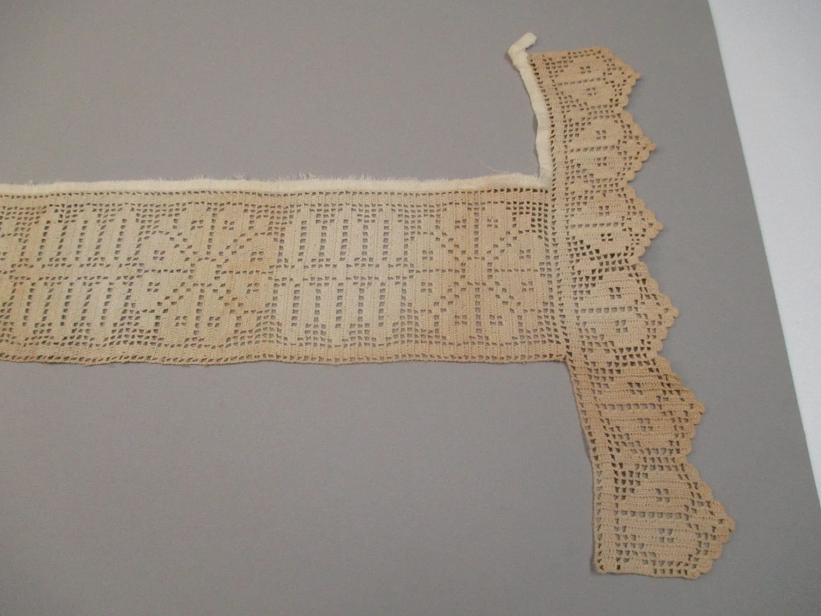 Antique Victorian Filet Lace Runner Edge