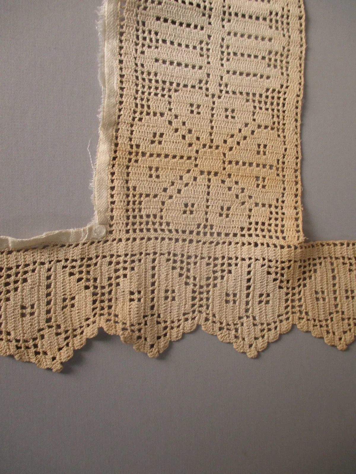 Antique Victorian Filet lace Runner Edge