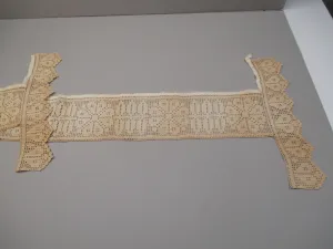 Antique Victorian Filet Lace Runner Edge