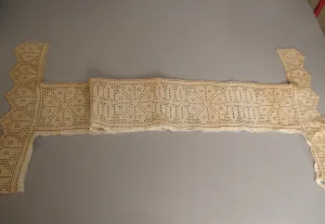 Antique Victorian Filet lace Runner Edge