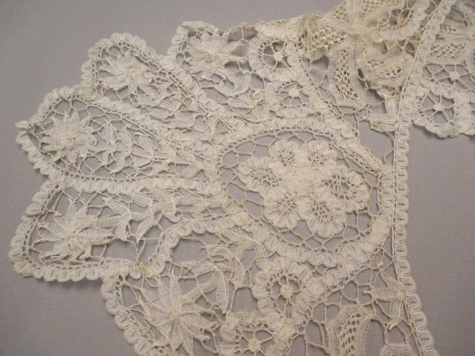 Antique Victorian Handmade American Battenberg Needlelace Collar