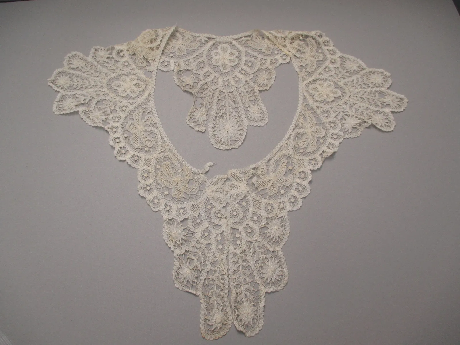 Antique Victorian Handmade American Battenberg Needlelace Collar
