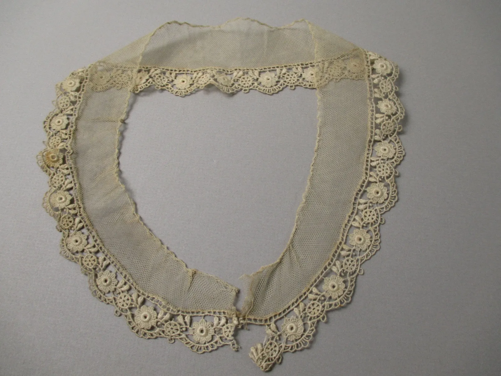 Antique Victorian Lace Collar cotton net