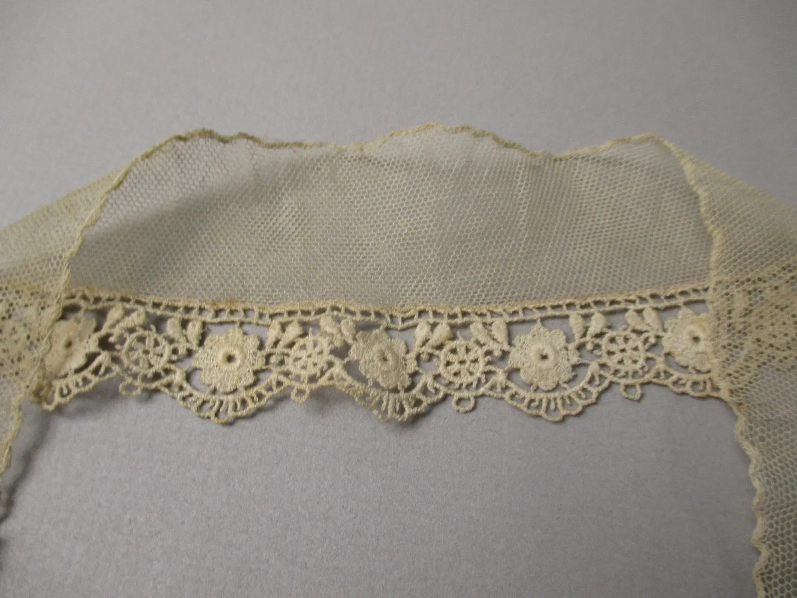 Antique Victorian Lace Collar cotton net