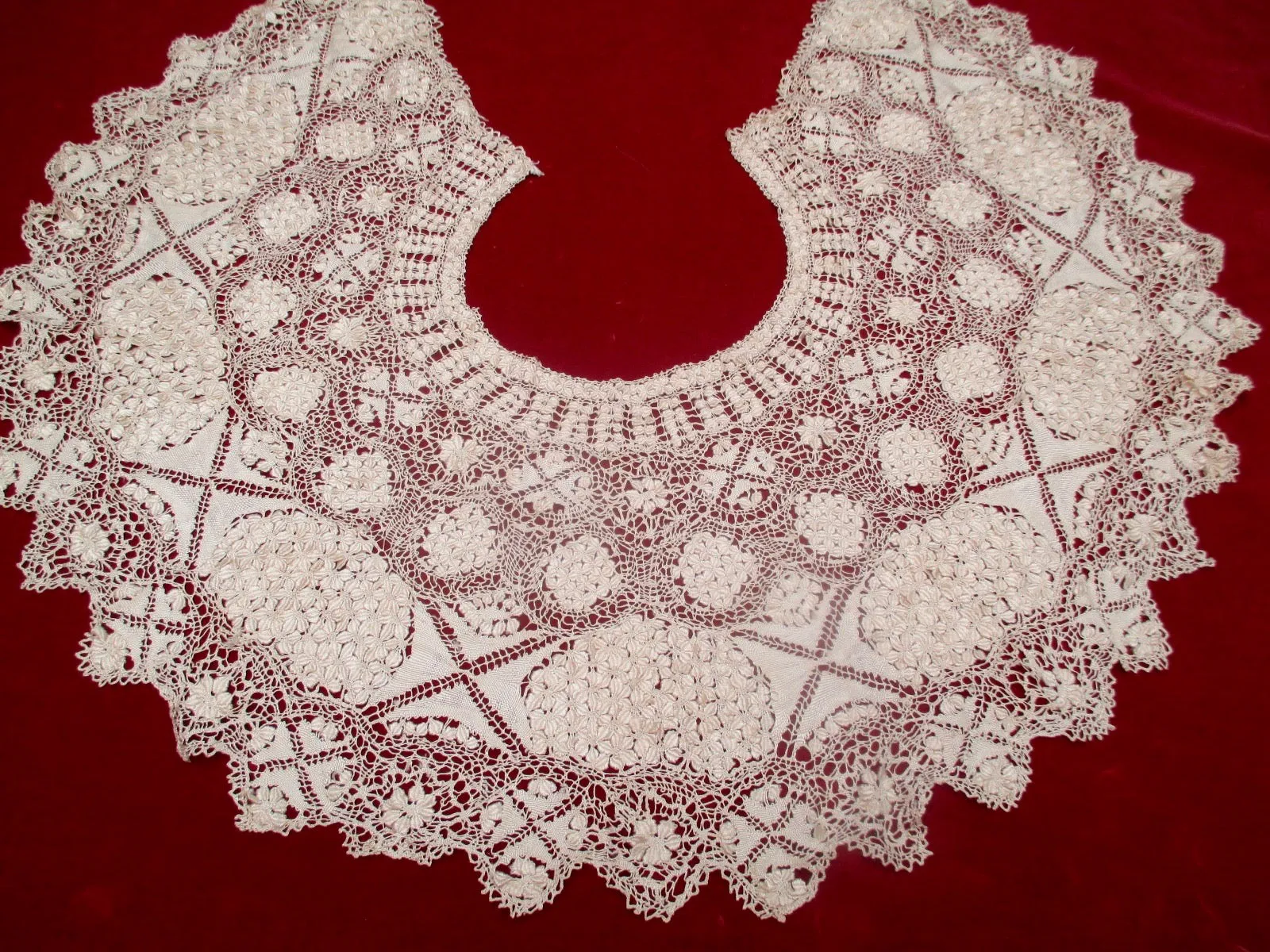 Antique Victorian Silk Maltese Lace Bertha Collar