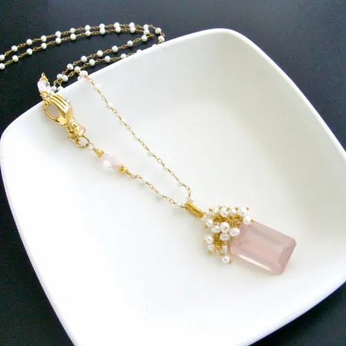 Emerald Cut Rose Quartz & Button Pearls Hand Clasp Necklace - Pétales de Rose Necklace