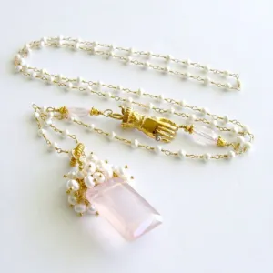 Emerald Cut Rose Quartz & Button Pearls Hand Clasp Necklace - Pétales de Rose Necklace