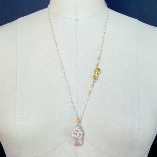 Emerald Cut Rose Quartz & Button Pearls Hand Clasp Necklace - Pétales de Rose Necklace