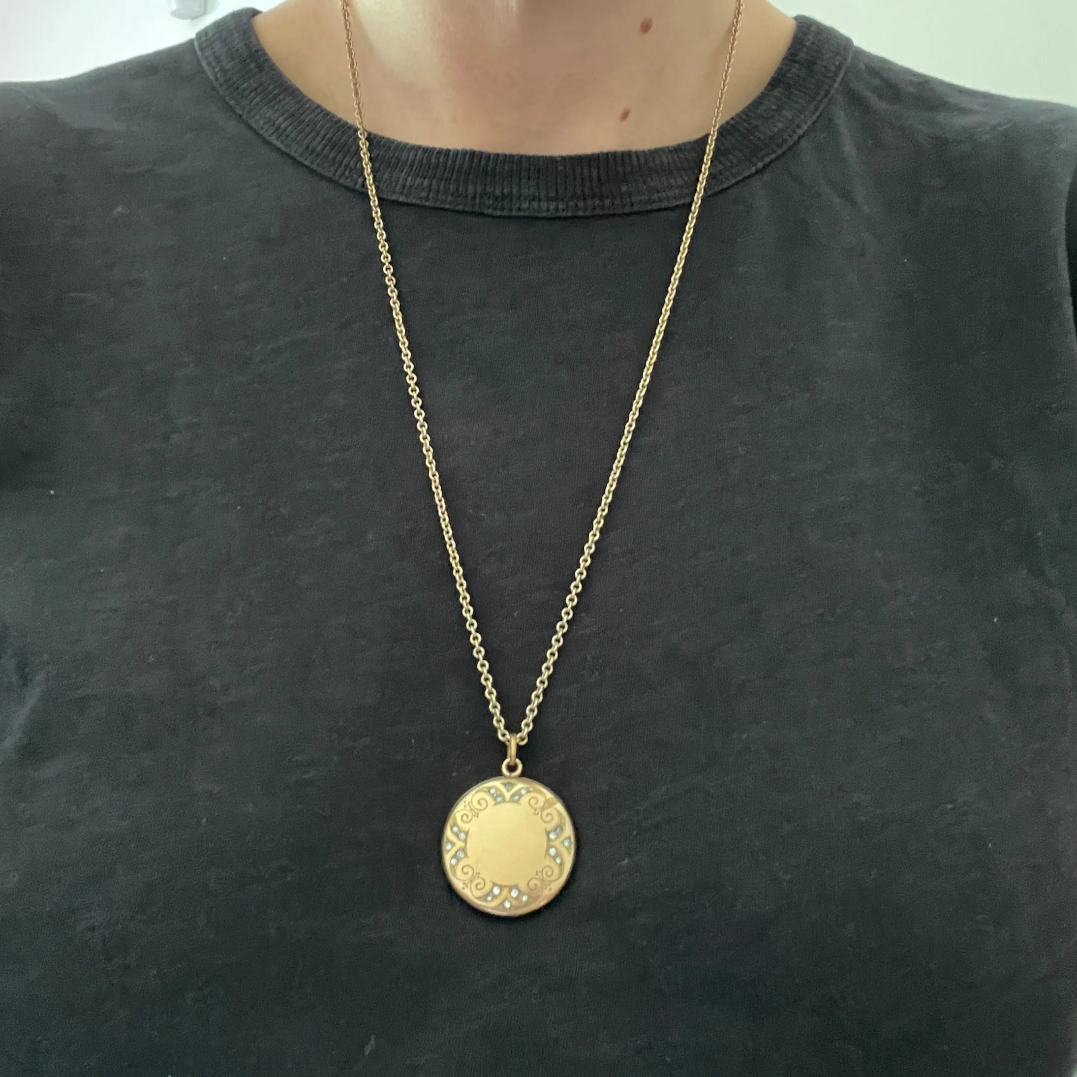 Engraved "S" Ornamental Wreath Antique Locket