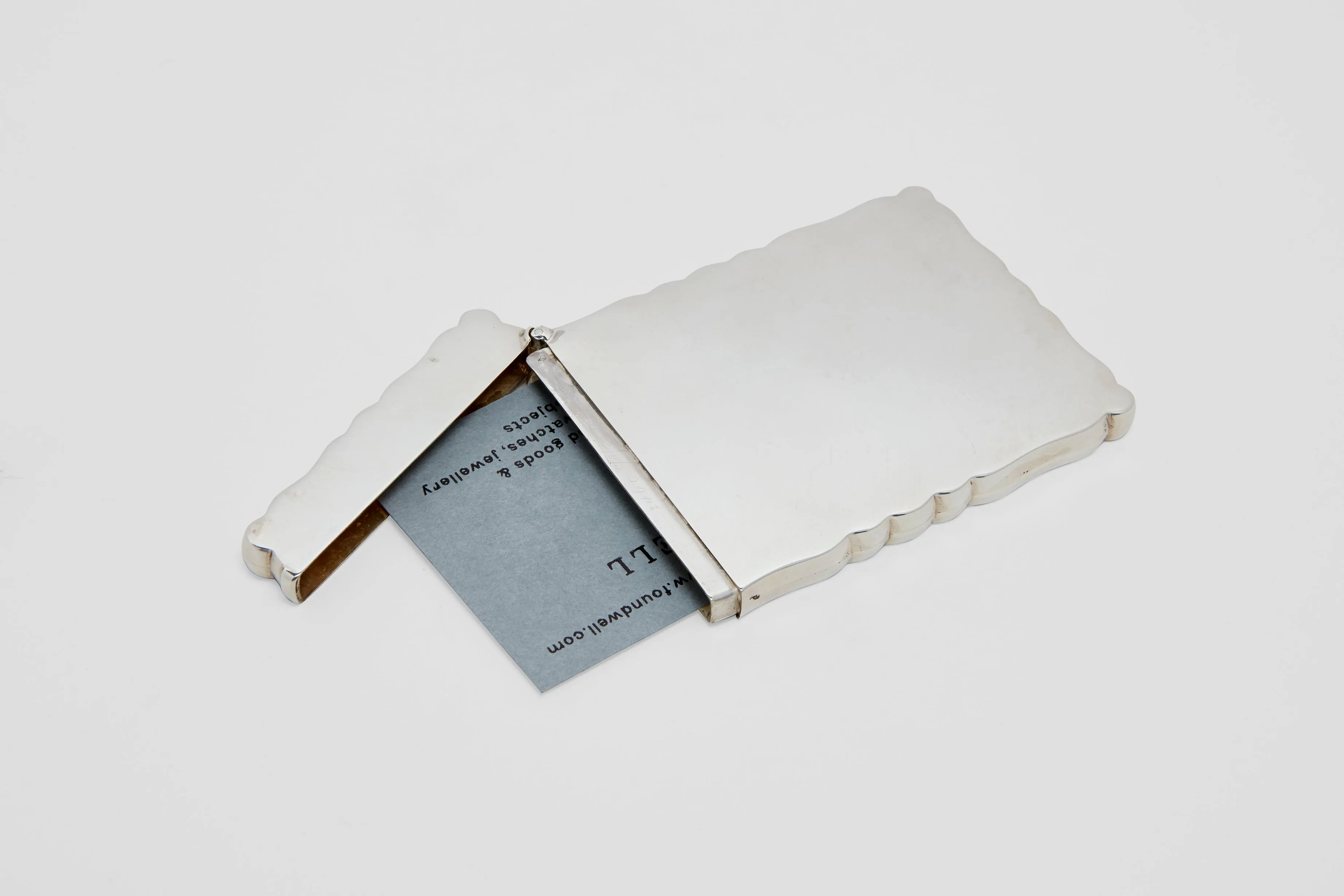 Hinged Scalloped Edge Card Case