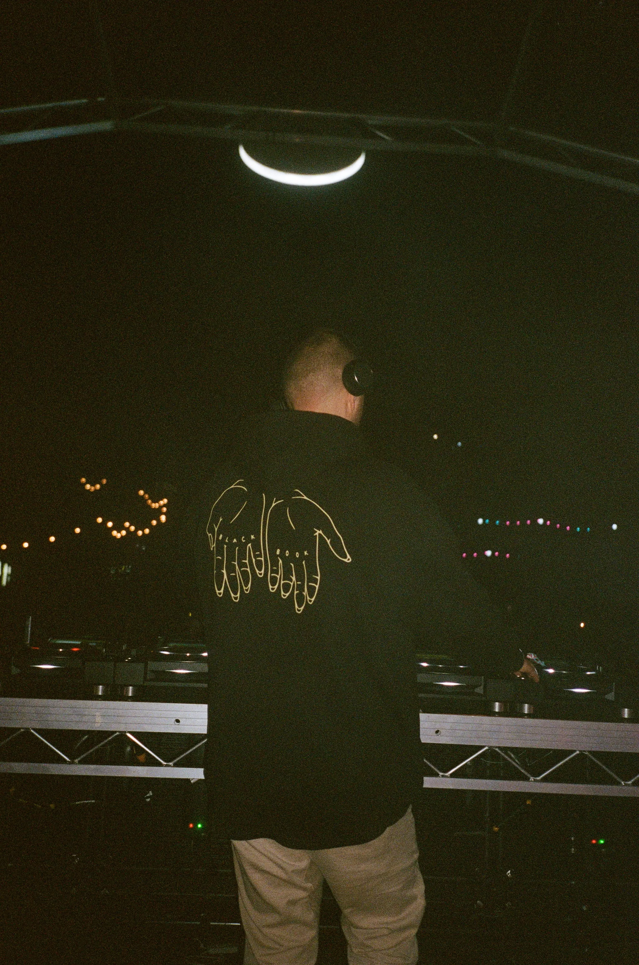 "TRADITIONAL FIT" HANDS HOODIE- GOLD/ BLACK