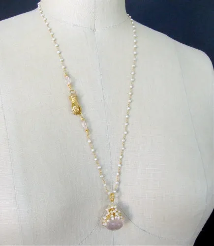 Rose Quartz & Button Pearls Victorian Hand Clasp Necklace - Pétales de Rose II Necklace