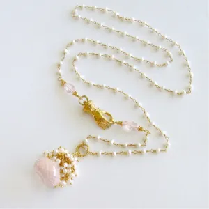 Rose Quartz & Button Pearls Victorian Hand Clasp Necklace - Pétales de Rose II Necklace