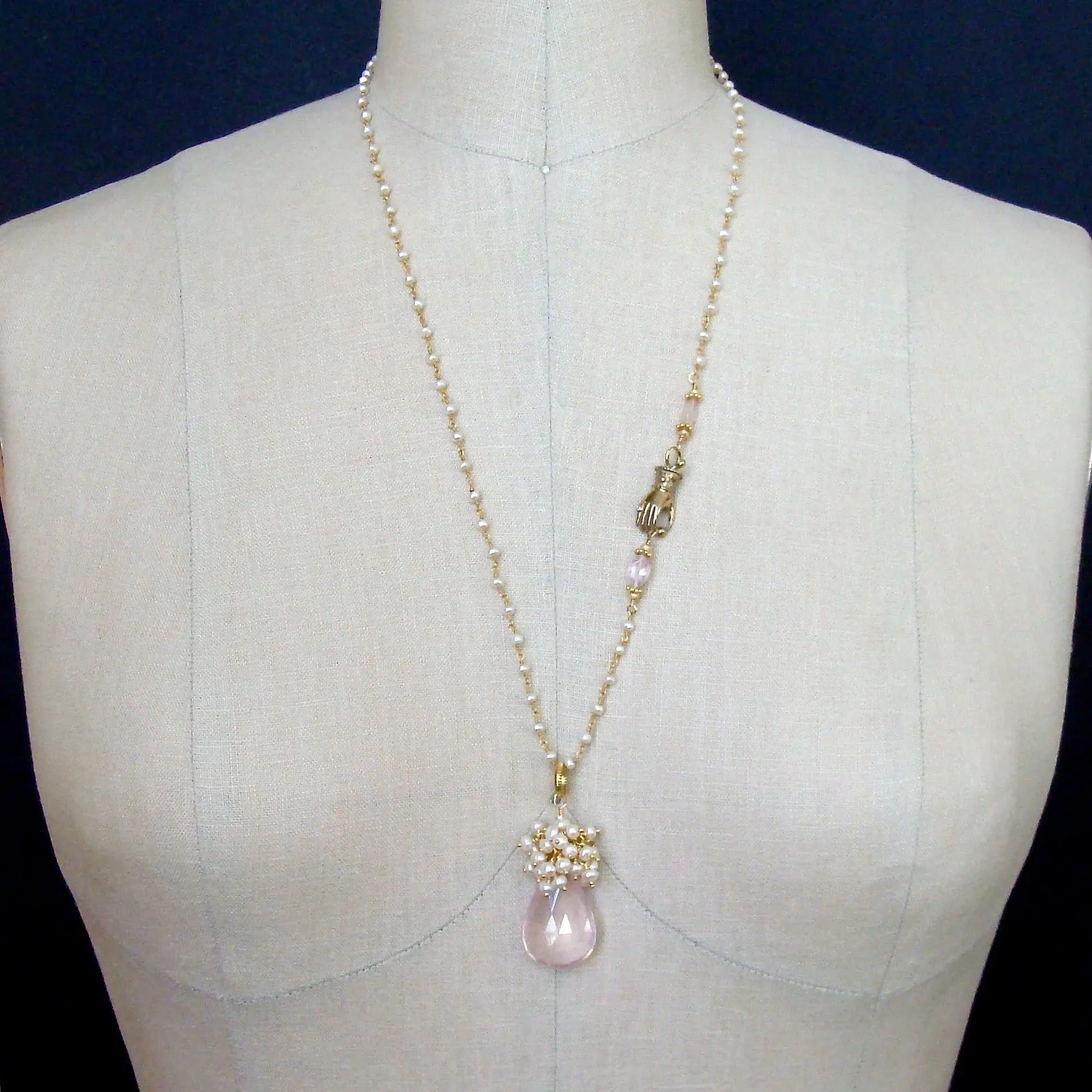 Rose Quartz & Button Pearls Victorian Hand Clasp Necklace - Pétales de Rose III Necklace