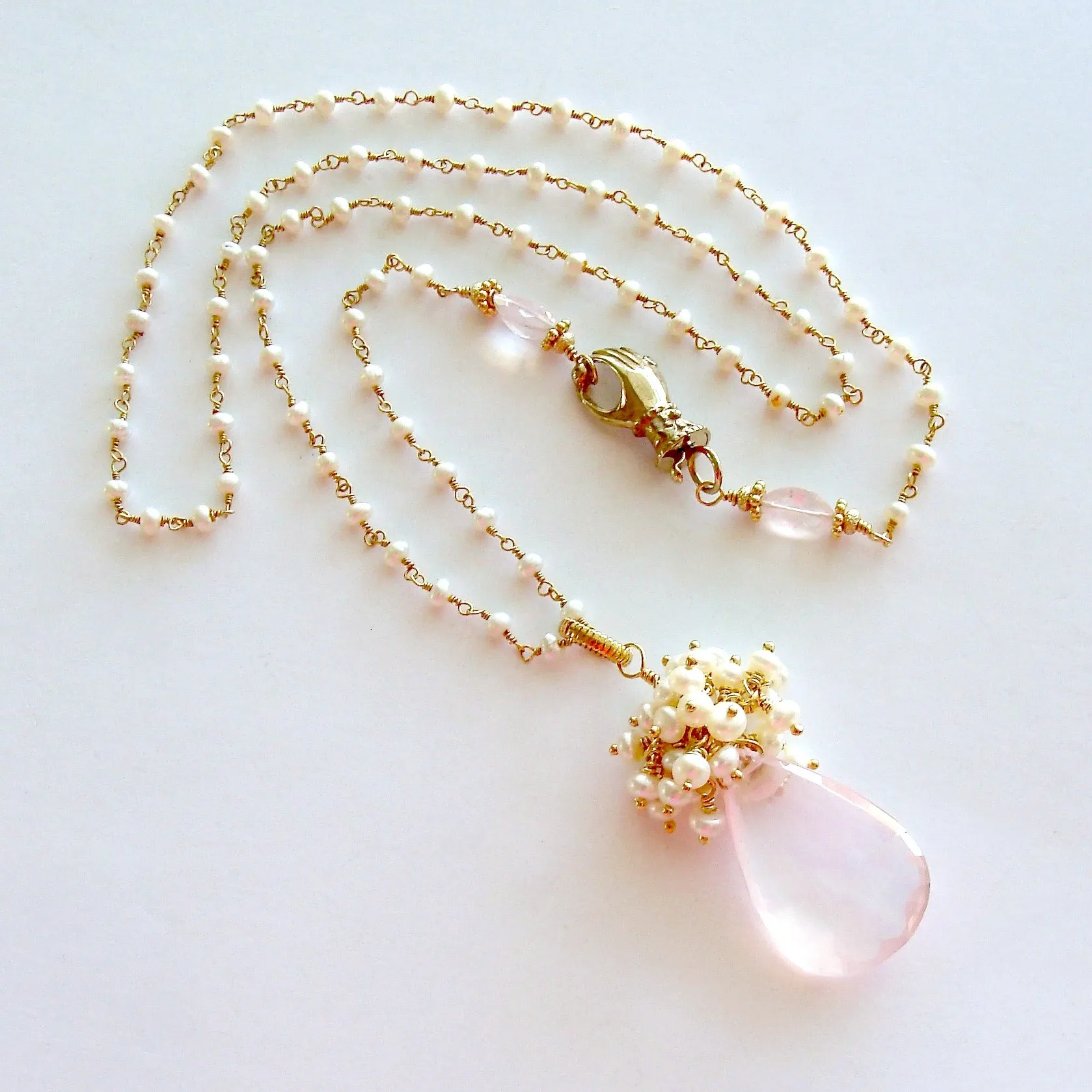 Rose Quartz & Button Pearls Victorian Hand Clasp Necklace - Pétales de Rose III Necklace