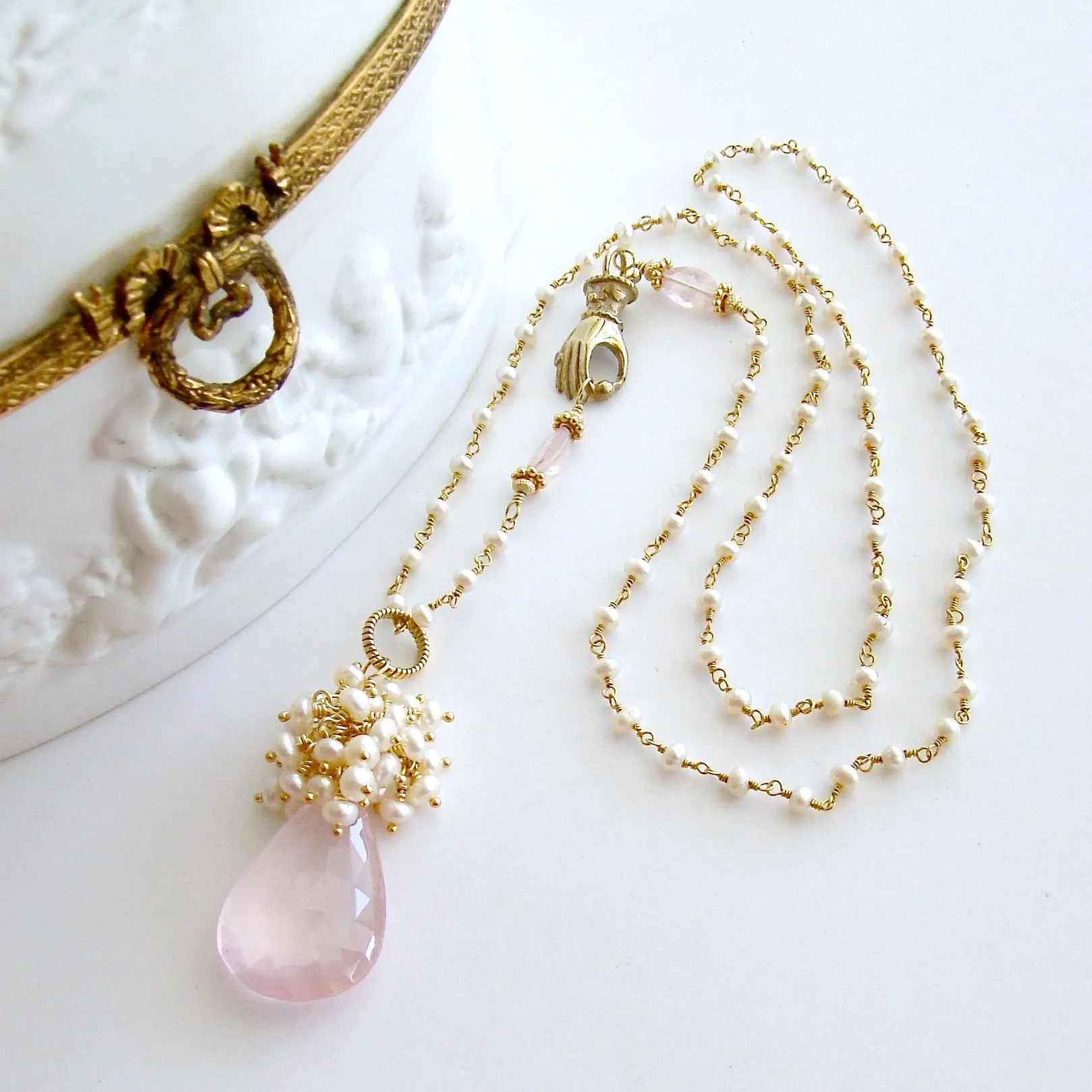 Rose Quartz & Button Pearls Victorian Hand Clasp Necklace - Pétales de Rose III Necklace