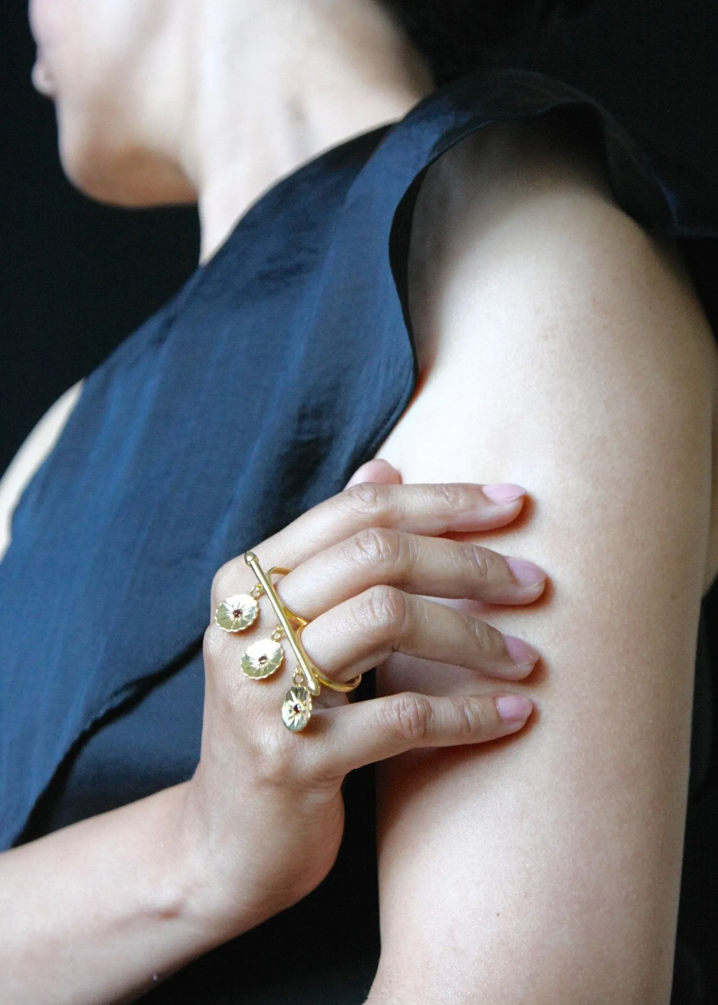 Stunning, playful, gold-plated two finger ring
