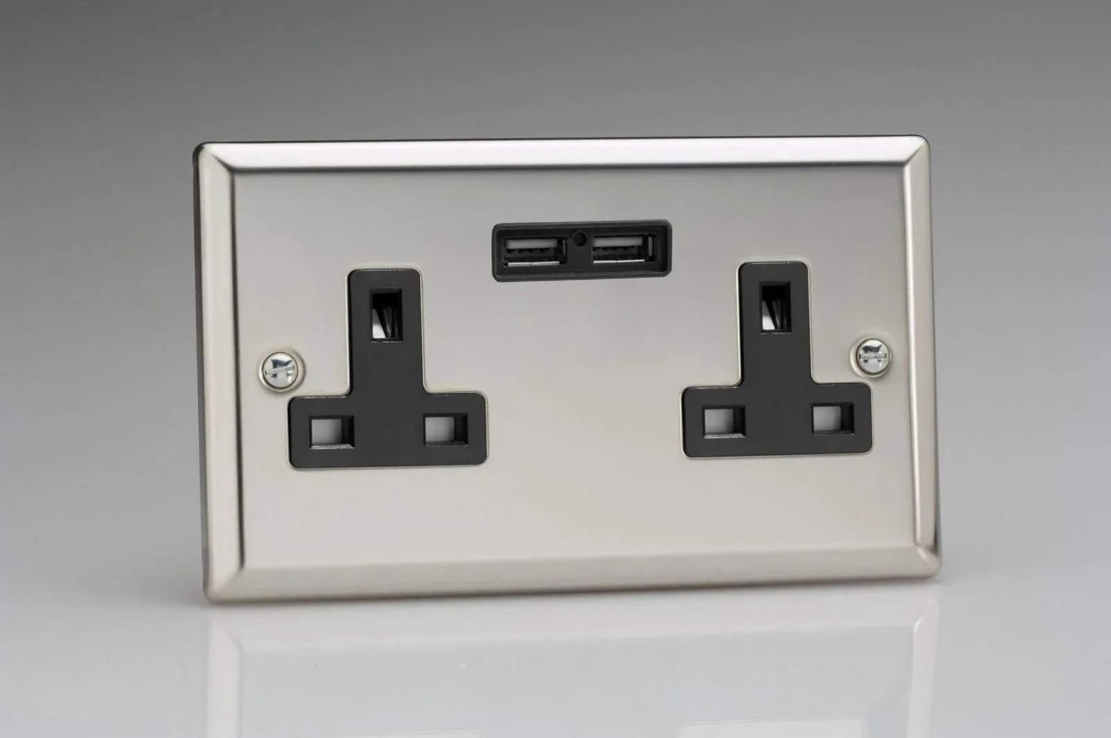 Varilight XC5U2B 13A Socket 2-Gang With USB Black Mirror Chrome