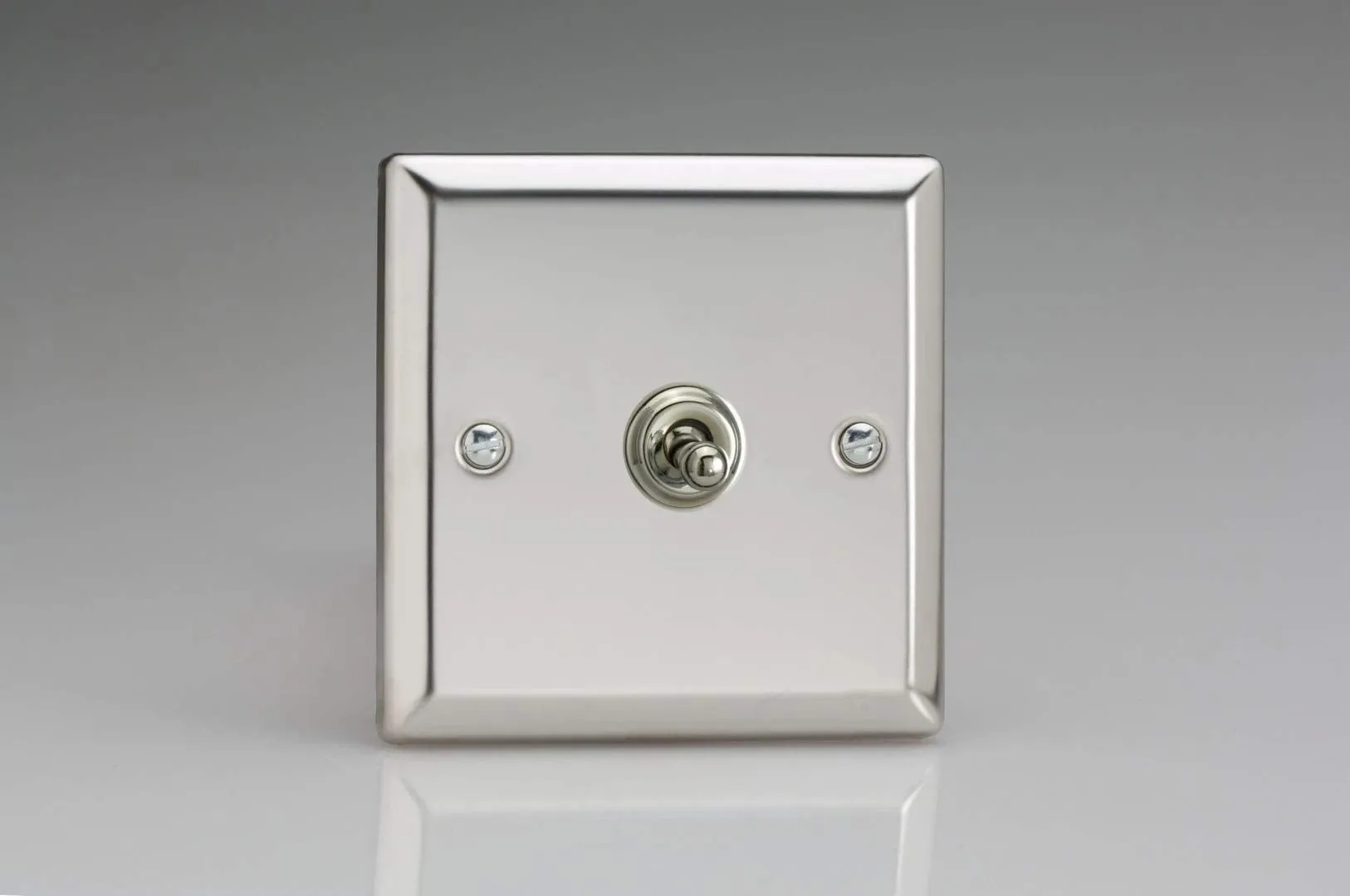 Varilight XCT1 Toggle Switches Mirror Chrome 1-Gang, 91x91x36mm