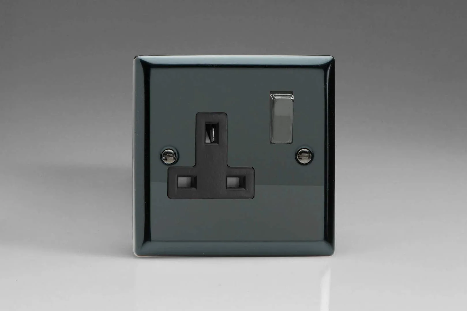 Varilight XI4DB 13A Switched Socket 1-Gang Black Iridium Black