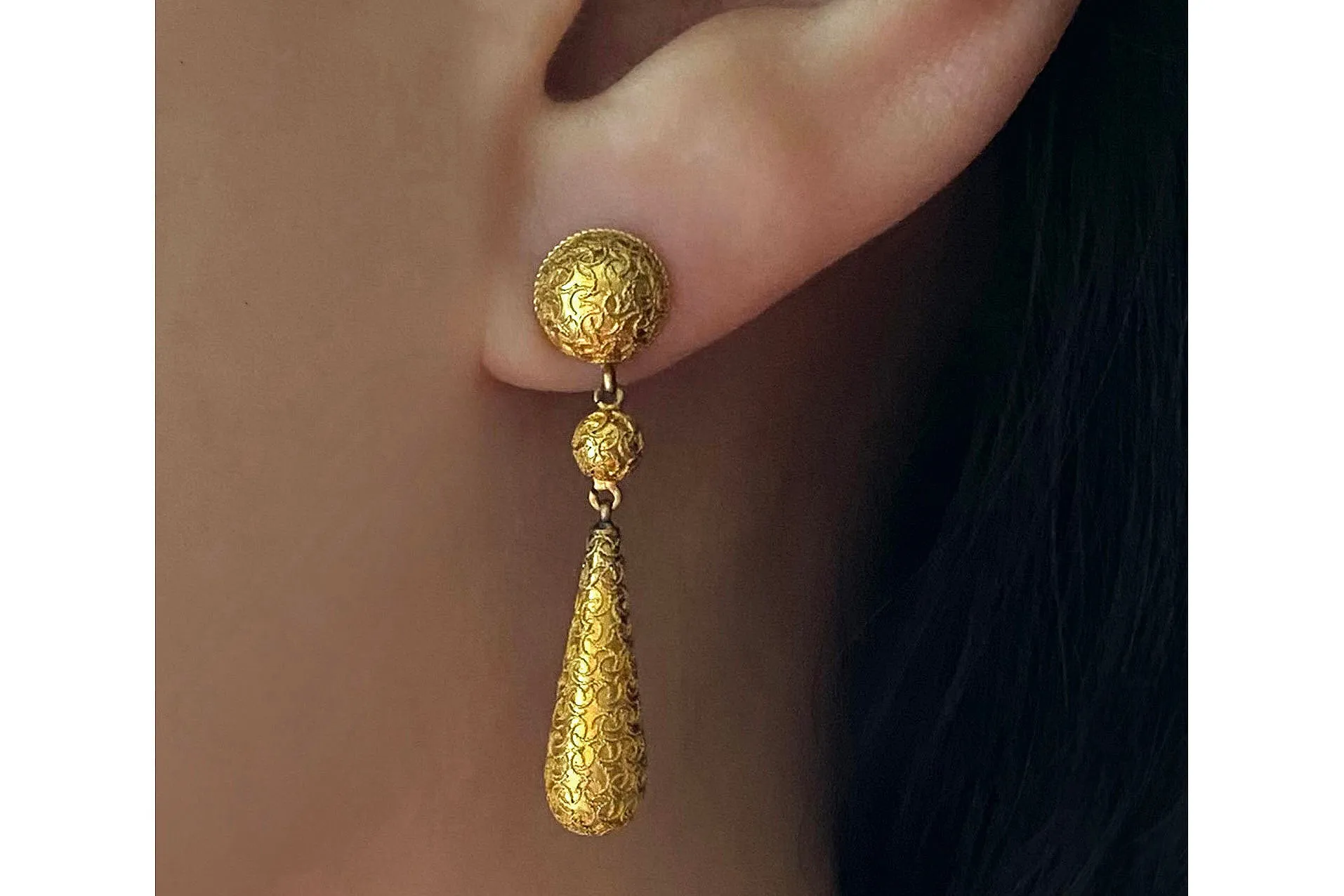 Victorian Medium-Sized Gold Torpedo Drop Earrings