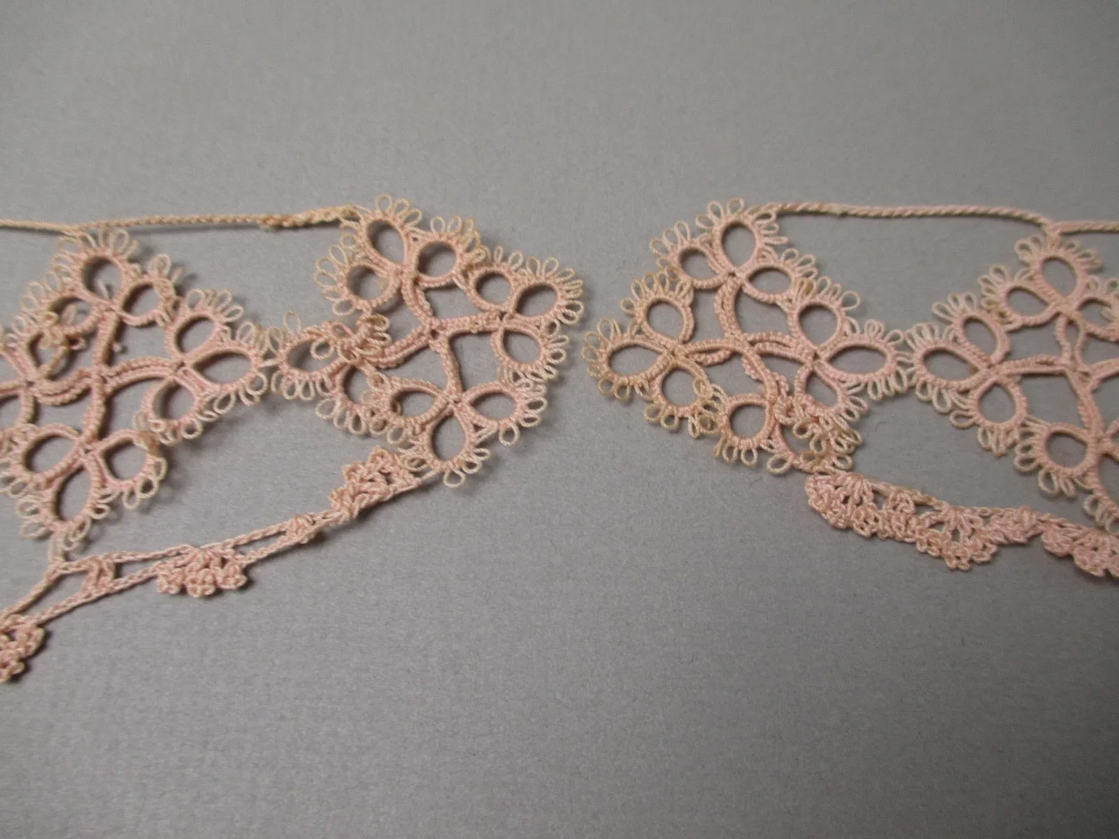 Vintage 1920s antique tatted lace collar
