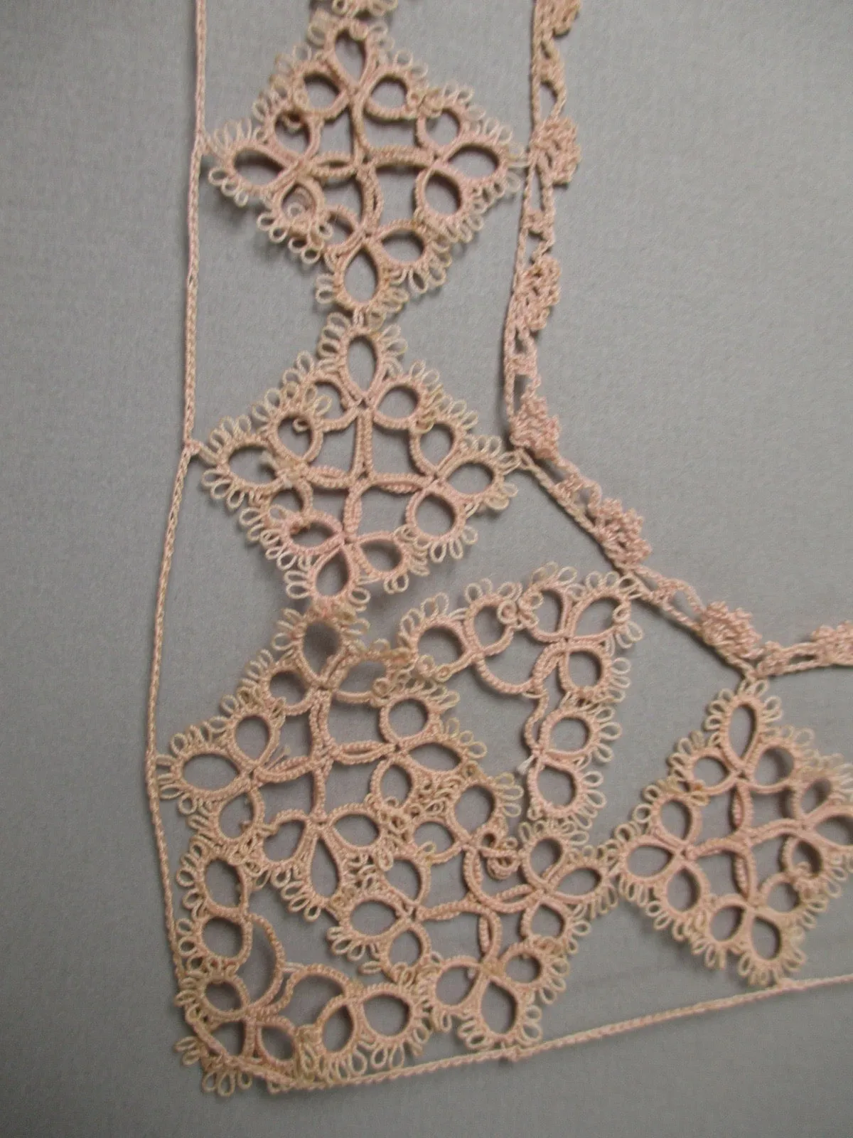 Vintage 1920s antique tatted lace collar