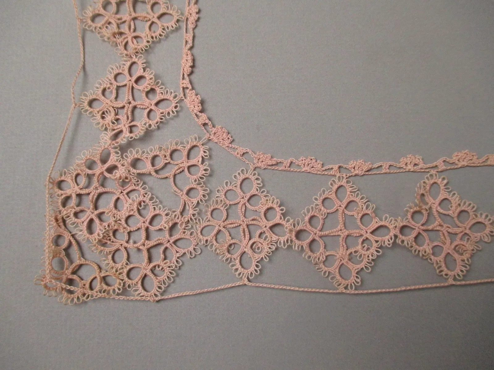 Vintage 1920s antique tatted lace collar