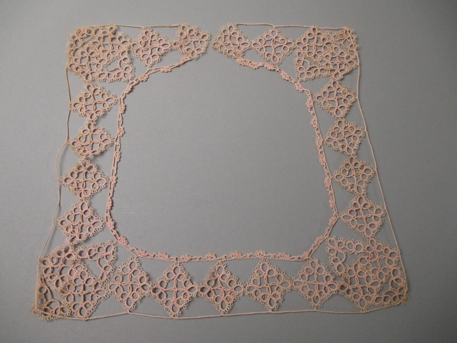 Vintage 1920s antique tatted lace collar