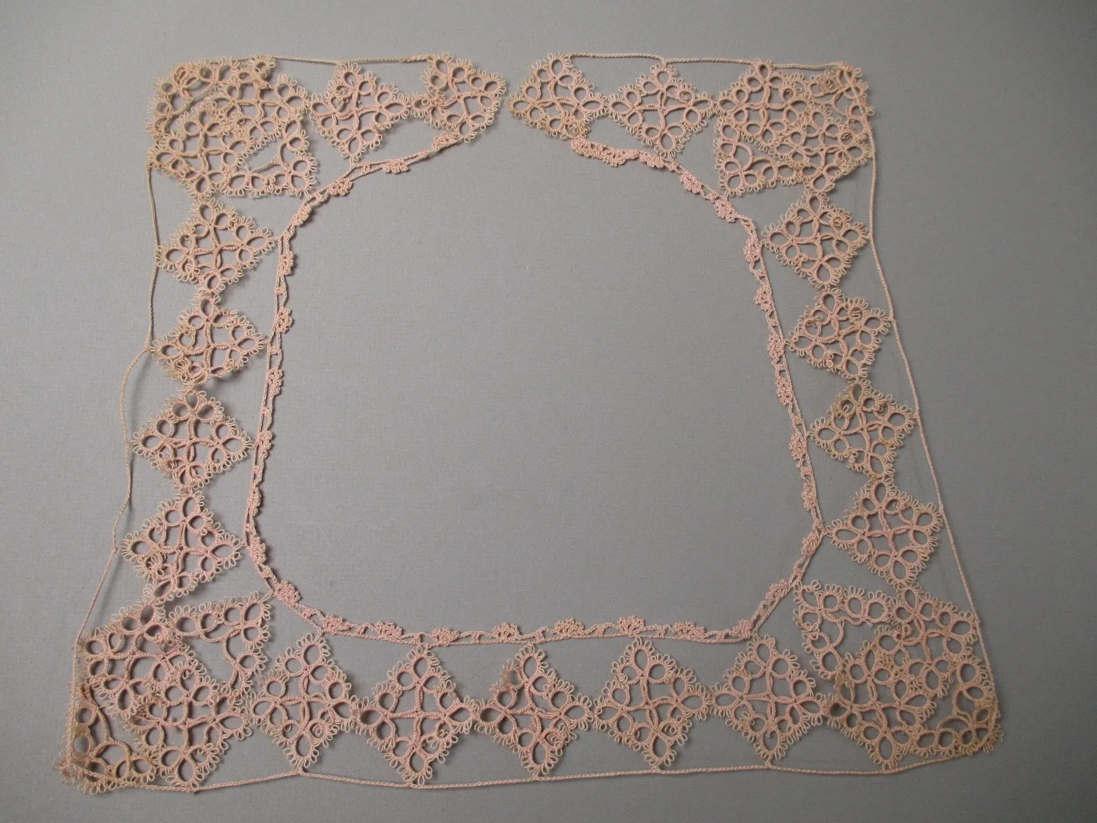 Vintage 1920s antique tatted lace collar